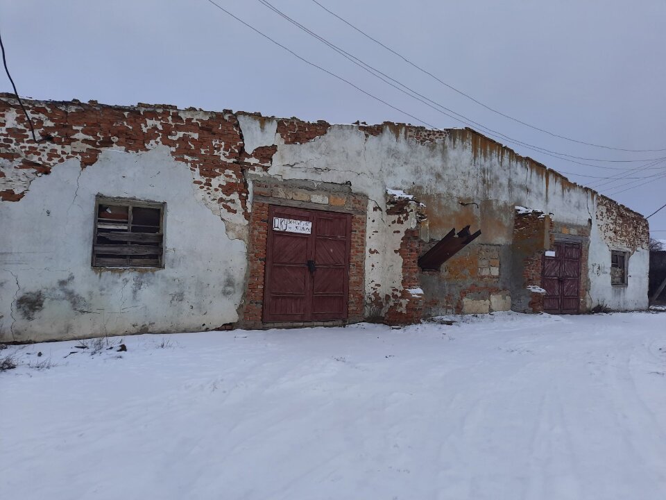 Іпотека. Нежитлова будівля ( пристосована для утримання сільськогосподарських тварин) , загальною площею 1682,3 кв.м. за адресою Одеська область Подільський район смт.Саврань вул.Миру,178 А