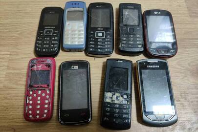 Мобільні телефони марок «Nokia 1 100», «Nokia 1203», «Samsung Duos GT-E1200», «LG GX 300», «Samsung GT-S5620», «LG Т 515», «Nokia XI-01», «МТС - 547», «Nokia XI-01», «iPhone 6», в неробочому стані
