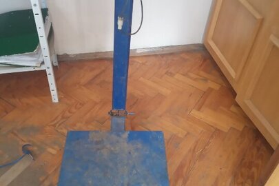 Конфісковане майно за рішенням суду: електронні ваги марки "Grunhelm", б/в