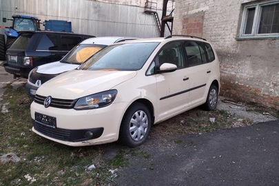 Легковий автомобіль VOLKSWAGEN TOURAN , 2013 р.в , ДНЗ АВ7405СР номер шасі/кузова:WVGZZZ1TZEW052231 , жовтого кольору