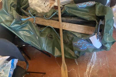 Конфіскація майна за виконавчим листом  :Гумовий човен із написом "THUNDER" в кількості 1 шт. та дерев'яне весло у кількості 1 шт. 