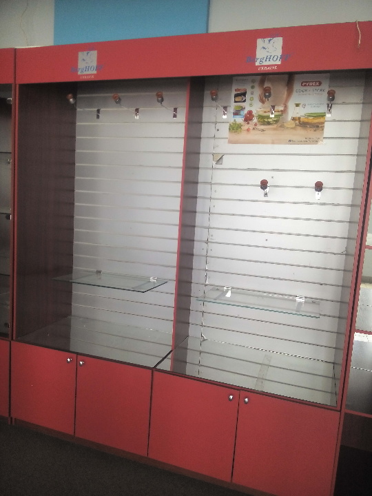 Стелаж для торгівлі, червоного кольору