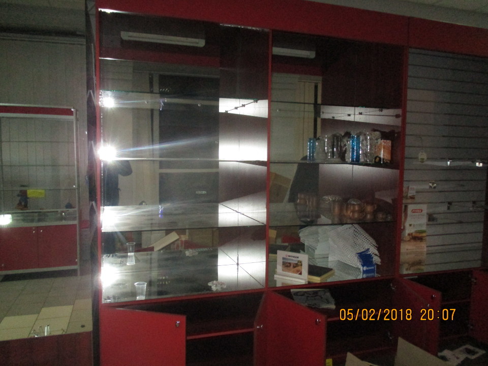 Стелаж для торгівлі, червоно-коричневого кольору