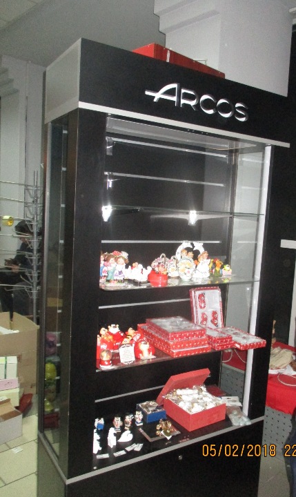 Стелаж-вітрина 