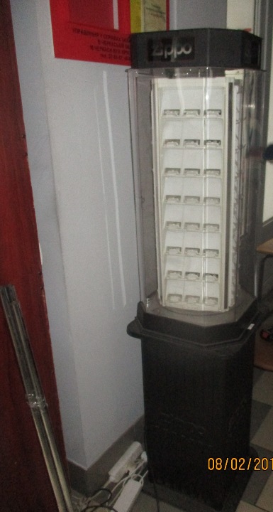 Стійка-вітрина для запальничок 