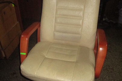 Крісло офісне, бежевого кольору