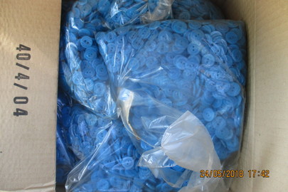 Ґудзики синього кольору, діаметром 17 мм, в кількості 35000 шт., нові