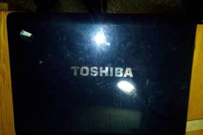 Ноутбук "TOSHIBA", чорного кольору, б/в