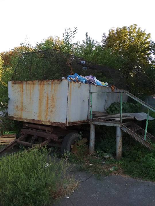 Причіп до трактора ЮМЗ Е02121, сірого кольору