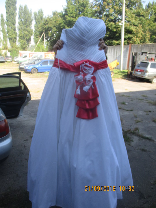 Весільна сукня, білого кольору