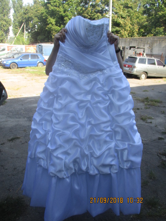 Весільна сукня атласна, білого кольору