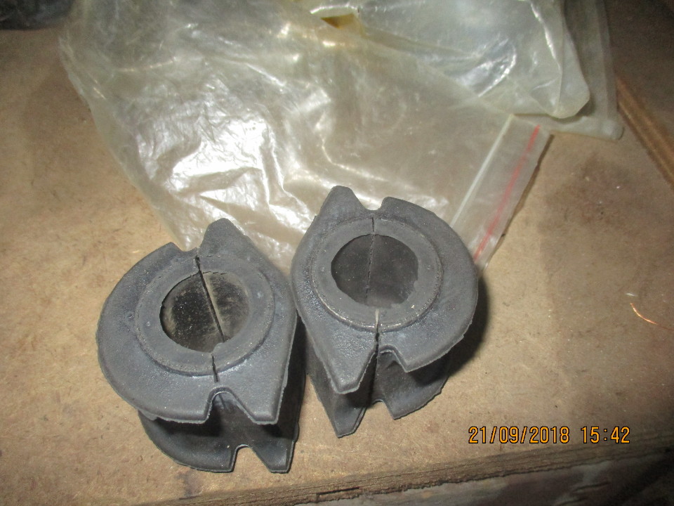 Втулки стабілізатора, в кількості 2 шт.