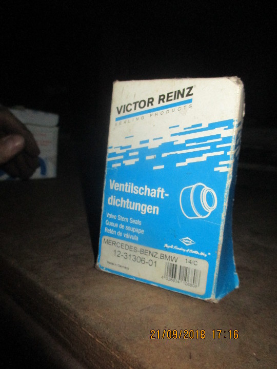 Сальники клапанів VIKTOR RENS, в кількості 1 шт.