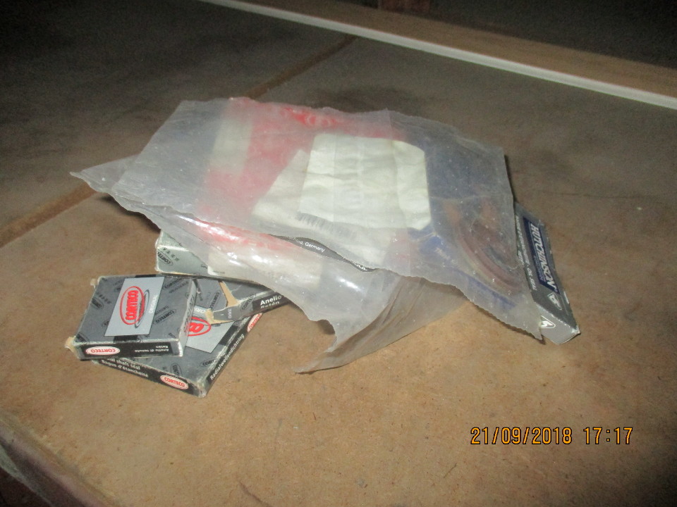 Сальник, в кількості 12 шт.