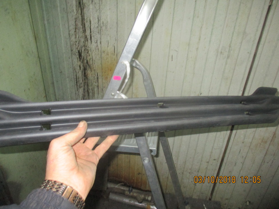 Пластикова решітка, в кількості 1 шт.