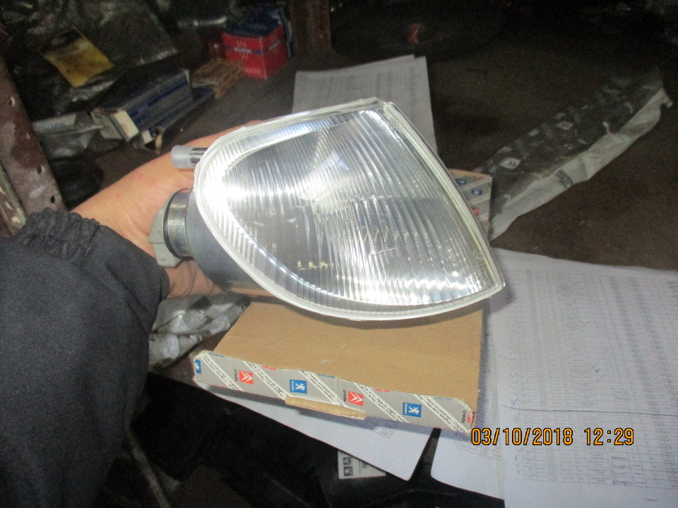 Вказівник поворота передній, правий 2D12-042-8, в кількості 1 шт.