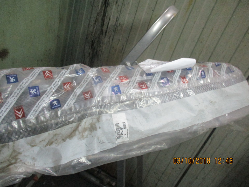 Решітка бампера 7429Е1, в кількості 1 шт.