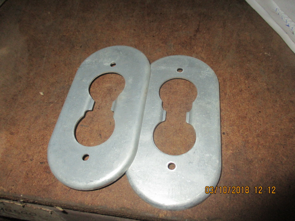 Накладки металеві, в кількості 2 шт.