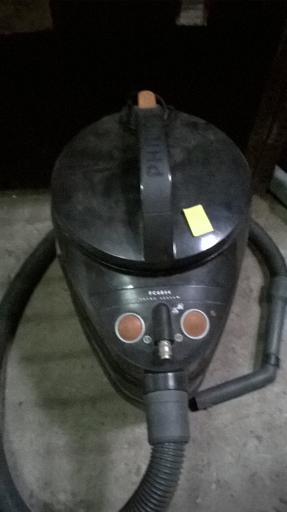 Пилосмок Philips, model: FC6844, чорного кольору