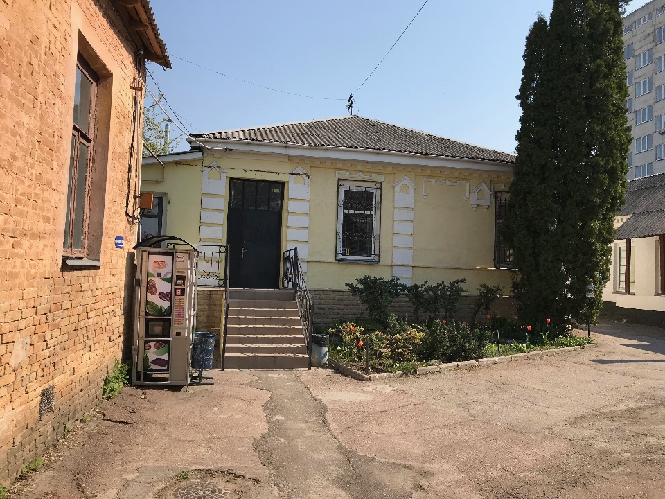 Нежитлова будівля, загальною площею 196,4 кв.м., що знаходиться за адресою: м. Черкаси, вул. Хрещатик, 193/2