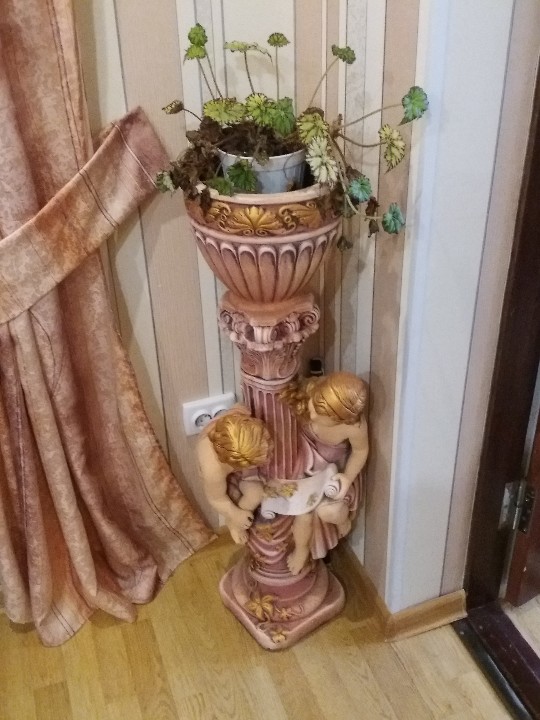 Підставка під вазон