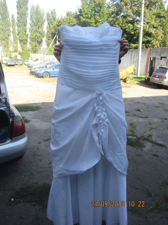 Весільна сукня, білого кольору