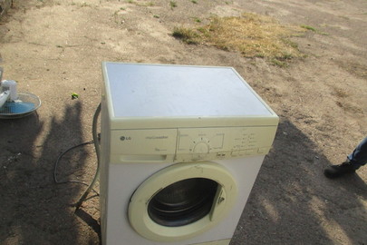 Пральна машинка "LG WD-80250NP", білого кольору, б/в