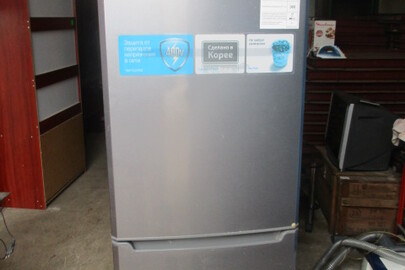 Холодильник "SAMSUNG", сірого кольору, б/в