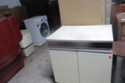 Кухонна тумба, білого кольору