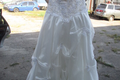 Весільна сукня, молочного кольору