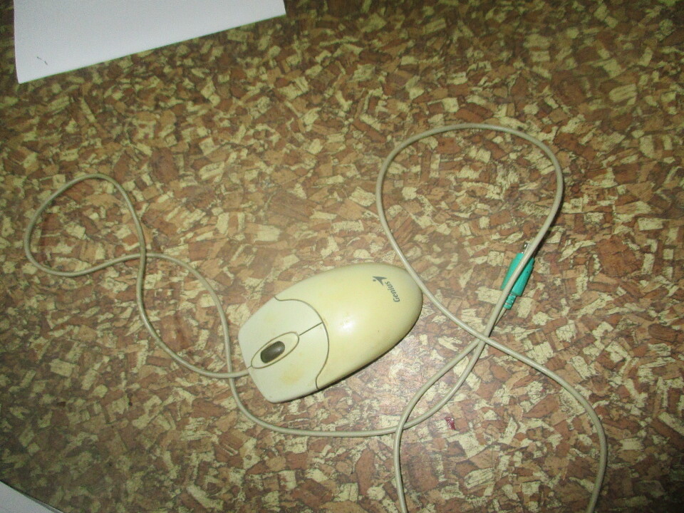 Мишка комп'ютерна Genius, сірого кольору, б/в