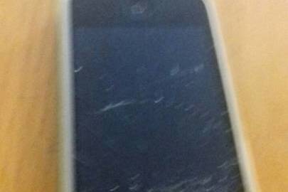 Мобільний телефон "Iphone", чорного кольору, б/в