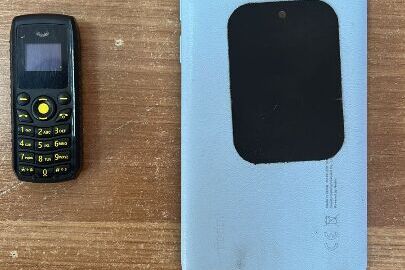 Конфісковане майно, 2 мобільних телефони марки "Redmi" IMEI невідомий та телефон чорного кольору марки 18 star,  IMEI 1:355180049529861; IMEI 2:355180049529879, б/в.