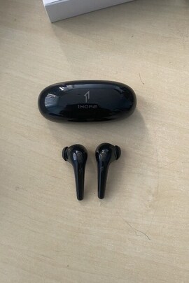 Бездротові навушники "1 MORE ComfoBuds True Wireless Head hones", б/в