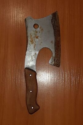 Конфісковане майно за рішенням суду: кухонна сокира (б/в)