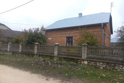 Житловий будинок, з надвірними будівлями, заг.пл. 56.5 кв.м., житл.пл. 34.2 кв.м.,зем. діл.,К/Н: 6124610500:02:003:0417, пл. 0.0715 га, за аадресою: Тернопільська обл.,м. Скалат, вул.Замкова,7