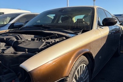 Транспортний засіб: автомобіль марки JAGUAR, модель XJ8, категорія: ЛЕГКОВИЙ, колір КОРИЧНЕВИЙ, рік виробництва: 2006, Номер кузова: SAJAA90PX6SH05425, державний номерний знак: АА4060КМ. об’єм двигуна -  4196 куб. см