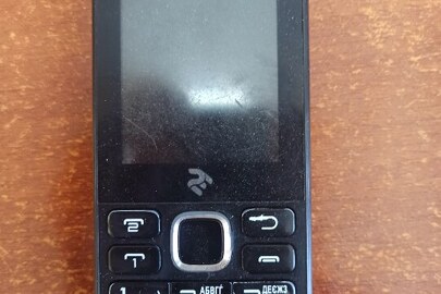Мобільний телефон марки "E240" б/у