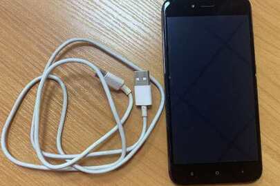 Мобільний телефон «Xiaomi» IMEI 1:867562033968026, IMEI 2: 867562033968034  та USB шнур до мобільного телефону, б/в