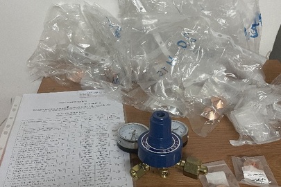 Редуктор на газовий балон - 1 шт, сопла для лазеру - 28 шт, лінзи для лазеру- 13шт, керамічні кільця для лазеру- 2 шт нові