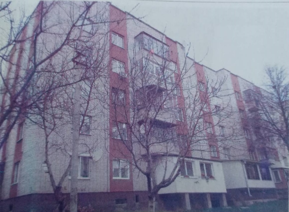 1/16 частка трикімнатної квартири, загальною площею 61.7 кв.м., житловою площею 38.2 кв.м., за адресою: м. Львів, вул. Мідна, буд.10, кв.25