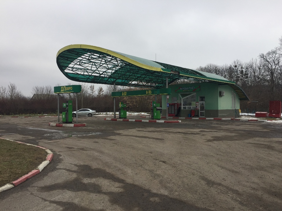 Предмет іпотеки: будівля - автозаправної станції заг.пл. 57.2 кв.м., зем. діл. пл. 0.326га, к.н. 4621888500:01:001:0003, за адресою: Львівська обл., Золочівський р., с.Ясенівці, вул.Львівська, буд. 1а