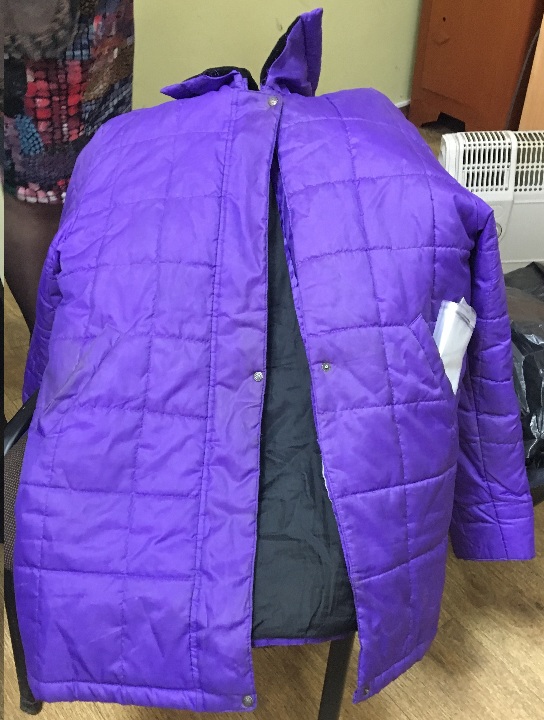 Куртка фіолетова б/у, 1 шт.