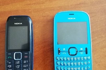 Мобільні телефони марки "Meizu", "Nokia" чорного та синього кольору; прилад для зчитування і запису пластикових карт MODEL MSR 605X; три діодні лампочки