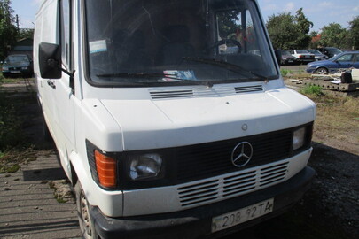 Транспортний засіб марки Mercedes-Benz 208D, 1994 року випуску, ДНЗ: 20892ТА, № куз. WDB6013671P322361, білого кольору, об'єм двигуна 2299 см.куб.