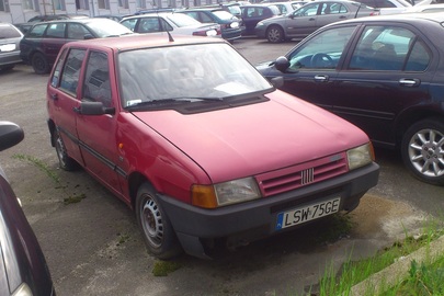 Транспортний засіб марки Fiat Uno, 1996 року випуску, реєстраційний номер LSW75GE, № куз. LKS007100049, червоного кольору, об'єм двигуна - 999 см. куб., бензин