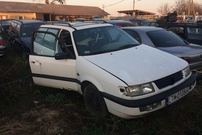 Транспортний засіб марки Volkswagen Passat, 1996 року випуску, реєстраційний номер LTM01086, № куз. WVWZZZ3AZTE135218, білого кольору, об'єм двигуна - 1896 см. куб., дизель