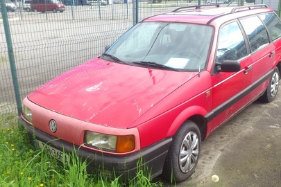 Транспортний засіб марки Volkswagen Passat, 1991 року випуску, реєстраційний номер LTM36FA, № куз. WVWZZZ31ZNE108870, червоного кольору, об'єм двигуна - 1896 см. куб., дизель