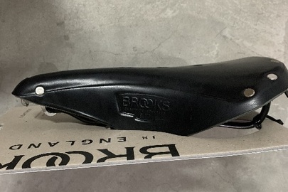  Велосипедне сідло з маркуванням "Brooks England B211 A07202 Black, 2 шт без ознак використання