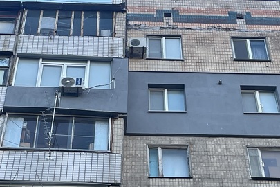 ½ частина двокімнатної квартири загальною площею 49,2 кв.м., житловою площею 28,7 кв.м., Дніпропетровська обл, м. Кам’янське, проспект Металургів, будинок 8, квартира 35